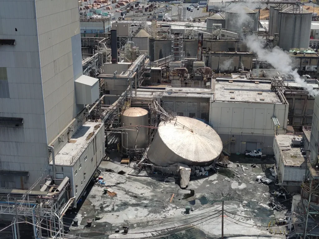 Aerial view of the collapsed white liquor storage tank after the Longview chemical tank implosion at the Nippon Dynawave paper mill